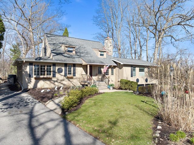 1010 Jenkins DRIVE, Fontana, WI 53125