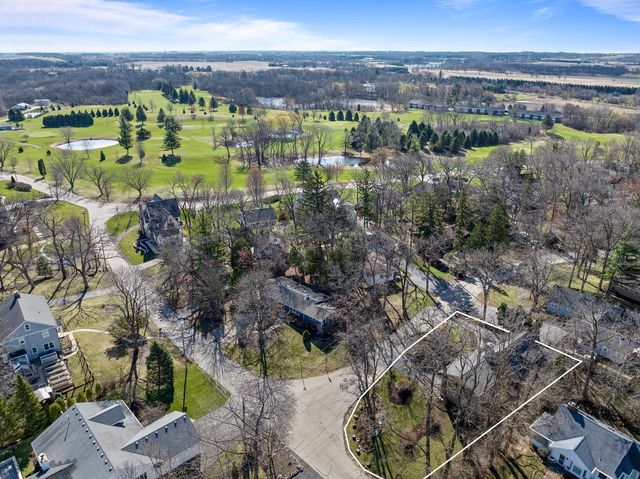 1010 Jenkins DRIVE, Fontana, WI 53125