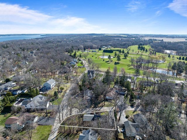 1010 Jenkins DRIVE, Fontana, WI 53125