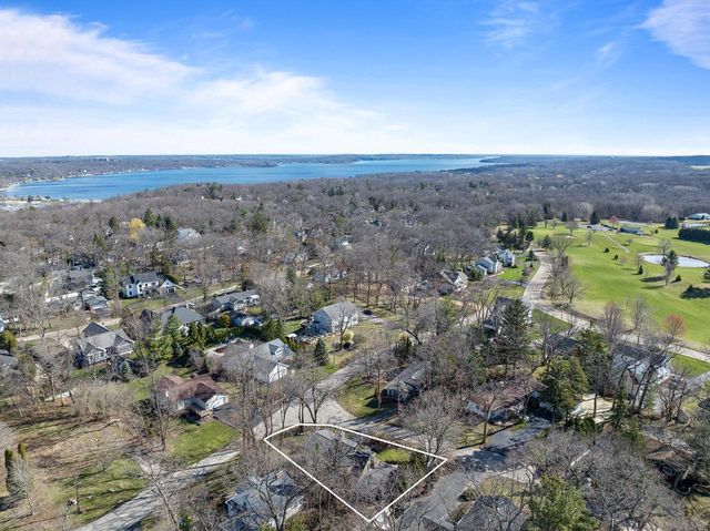 1010 Jenkins DRIVE, Fontana, WI 53125