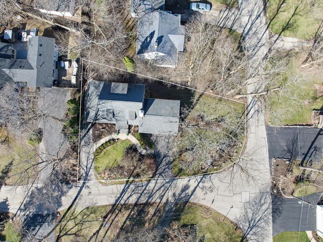 1010 Jenkins DRIVE, Fontana, WI 53125