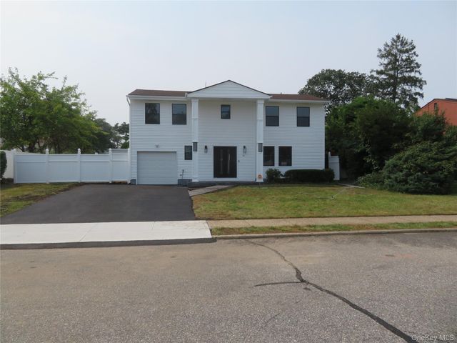 16 Sunshine Lane, Amityville, NY 11701