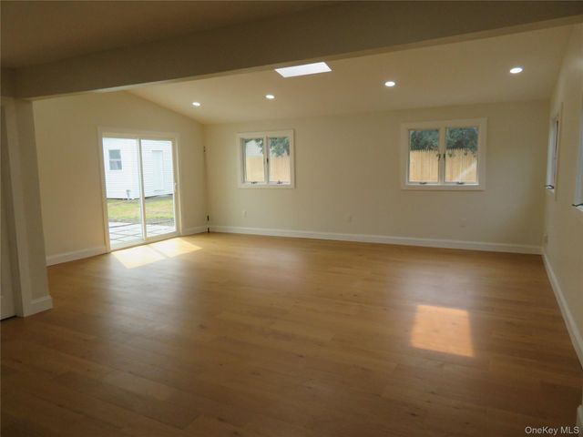 16 Sunshine Lane, Amityville, NY 11701