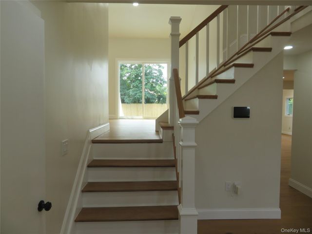 16 Sunshine Lane, Amityville, NY 11701