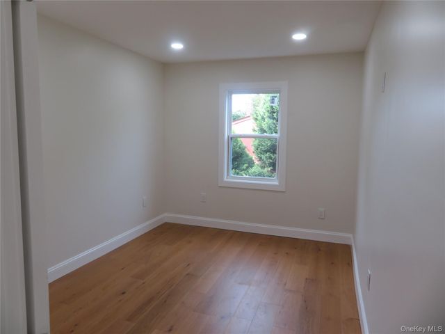 16 Sunshine Lane, Amityville, NY 11701