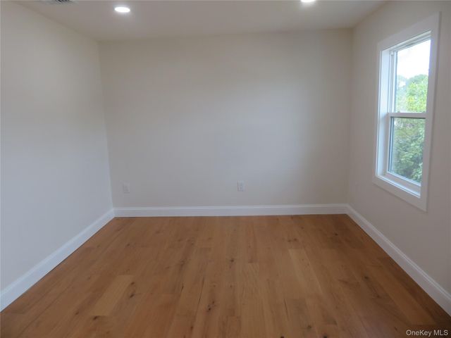 16 Sunshine Lane, Amityville, NY 11701