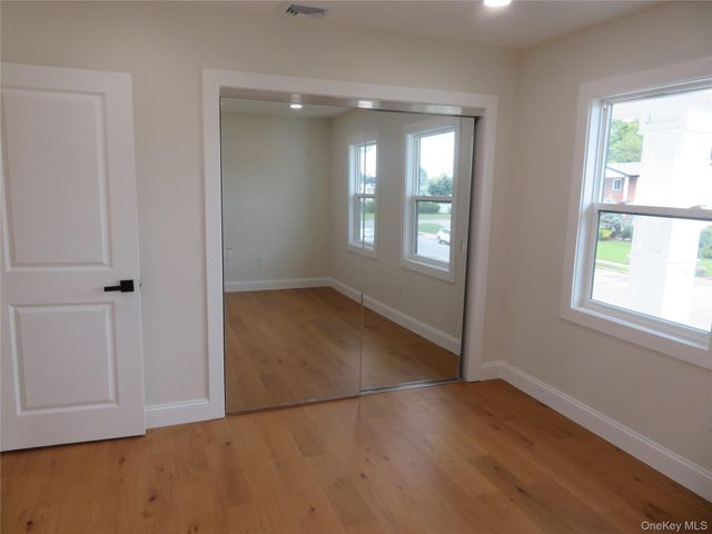 16 Sunshine Lane, Amityville, NY 11701