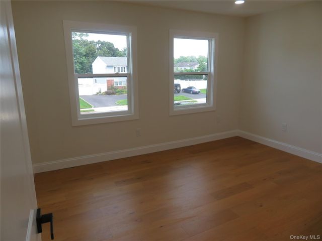 16 Sunshine Lane, Amityville, NY 11701