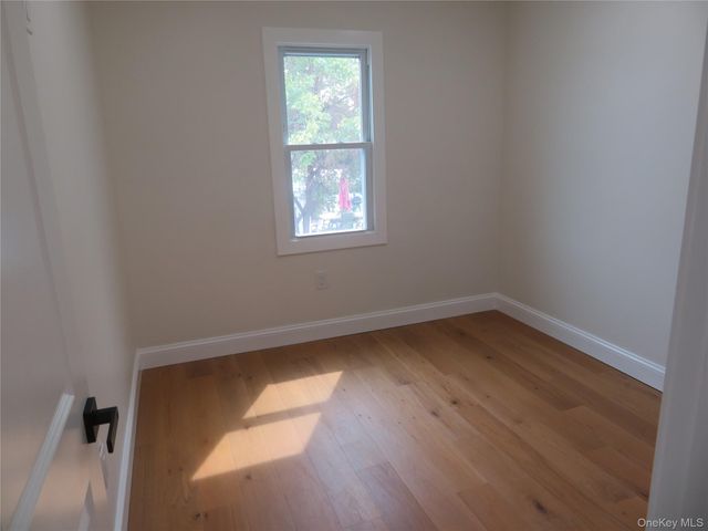 16 Sunshine Lane, Amityville, NY 11701