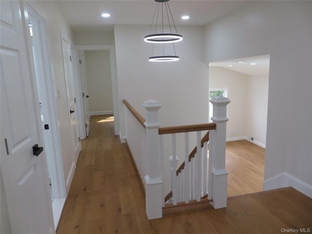 16 Sunshine Lane, Amityville, NY 11701