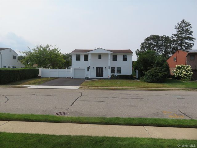 16 Sunshine Lane, Amityville, NY 11701