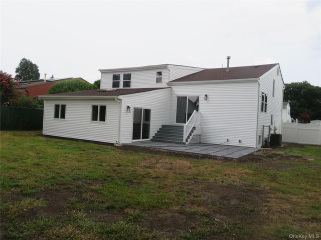 16 Sunshine Lane, Amityville, NY 11701