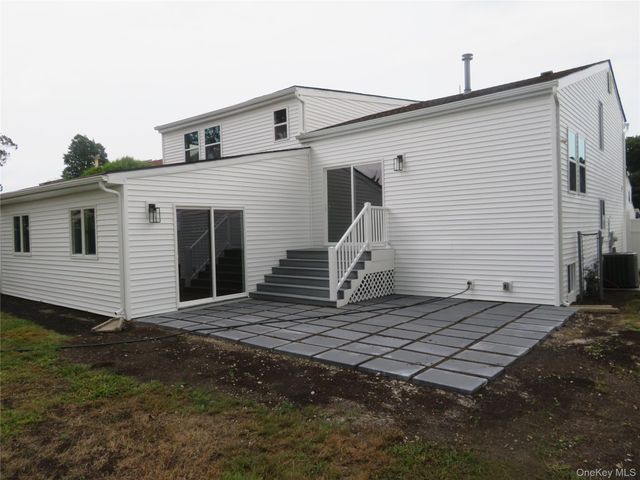 16 Sunshine Lane, Amityville, NY 11701