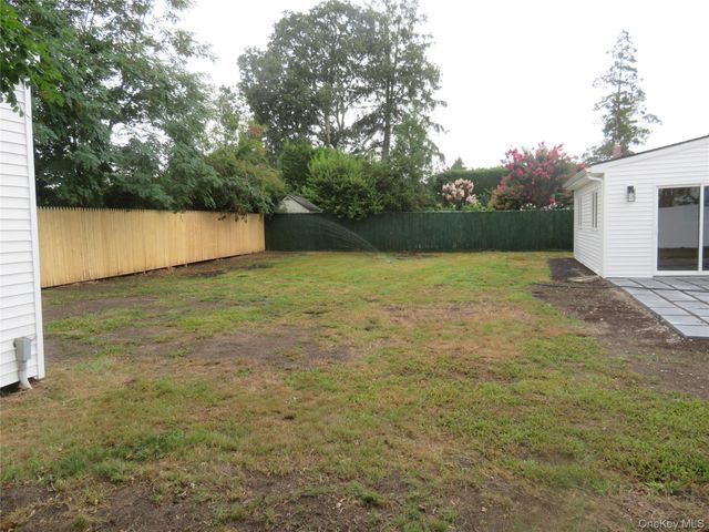 16 Sunshine Lane, Amityville, NY 11701