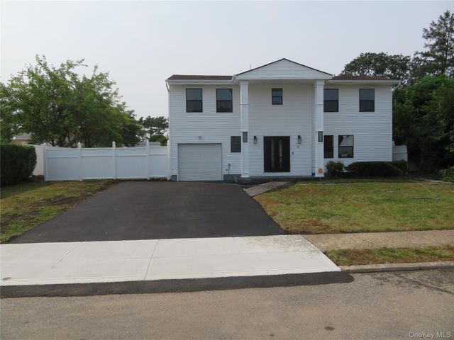 16 Sunshine Lane, Amityville, NY 11701