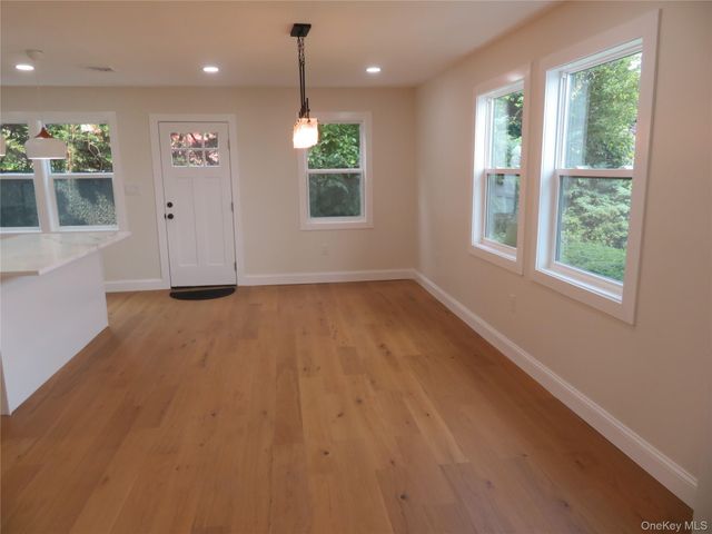 16 Sunshine Lane, Amityville, NY 11701