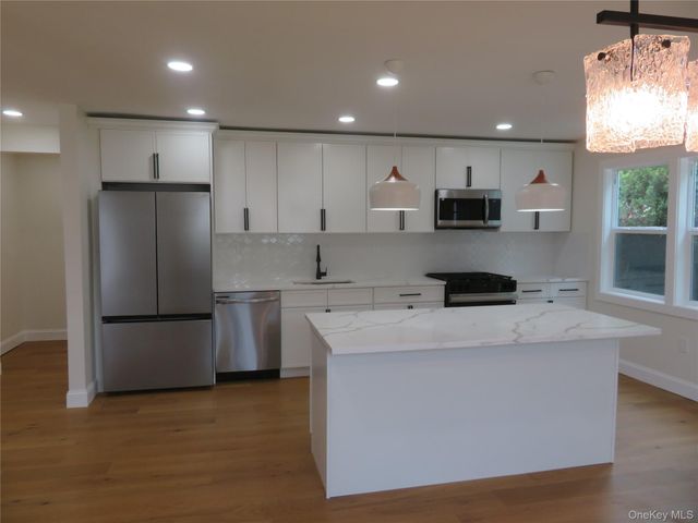 16 Sunshine Lane, Amityville, NY 11701