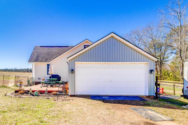 1080 Fox Young Road, Wagener, SC 29164