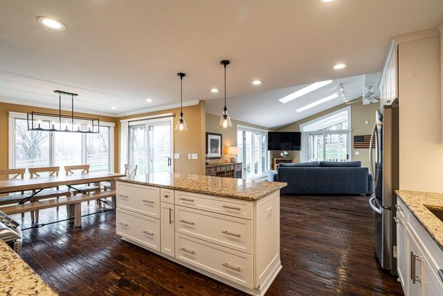 21710 W Ann Louise COURT, New Berlin, WI 53146