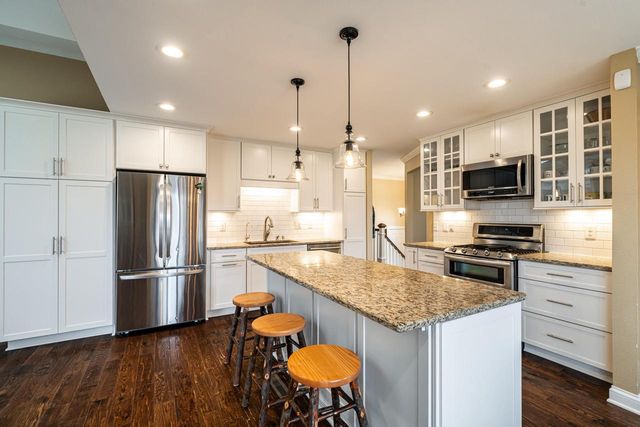 21710 W Ann Louise COURT, New Berlin, WI 53146