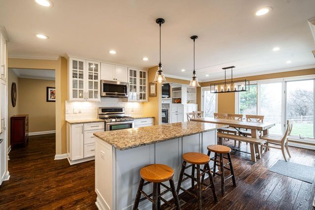 21710 W Ann Louise COURT, New Berlin, WI 53146