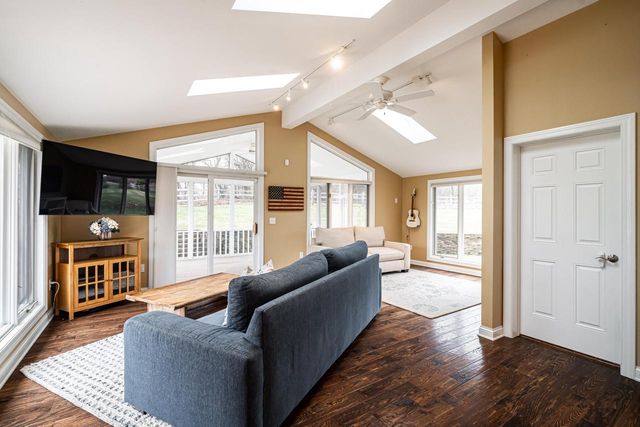 21710 W Ann Louise COURT, New Berlin, WI 53146