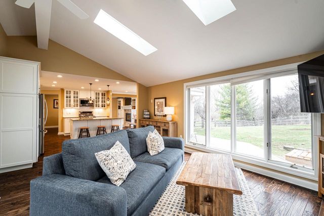 21710 W Ann Louise COURT, New Berlin, WI 53146
