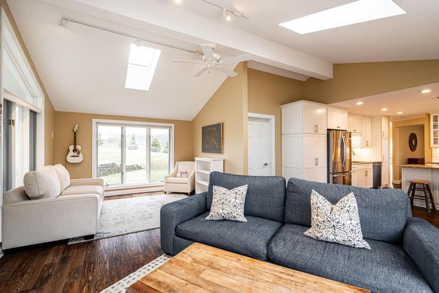 21710 W Ann Louise COURT, New Berlin, WI 53146