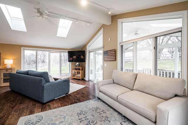 21710 W Ann Louise COURT, New Berlin, WI 53146