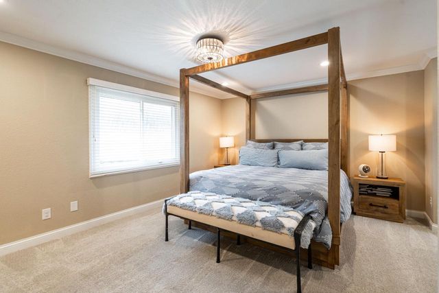 21710 W Ann Louise COURT, New Berlin, WI 53146