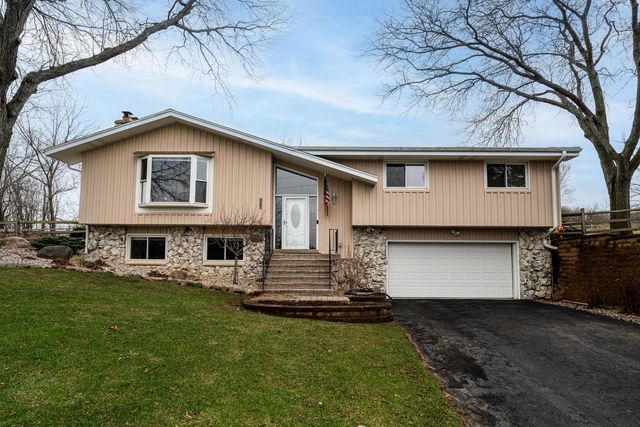 21710 W Ann Louise COURT, New Berlin, WI 53146