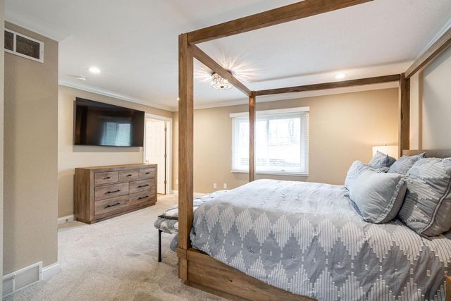 21710 W Ann Louise COURT, New Berlin, WI 53146