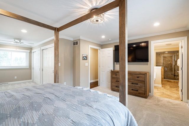 21710 W Ann Louise COURT, New Berlin, WI 53146