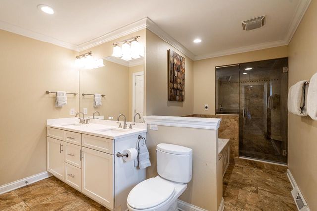 21710 W Ann Louise COURT, New Berlin, WI 53146