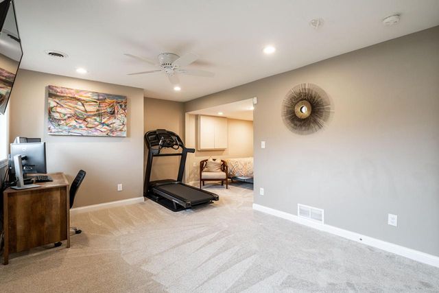 21710 W Ann Louise COURT, New Berlin, WI 53146