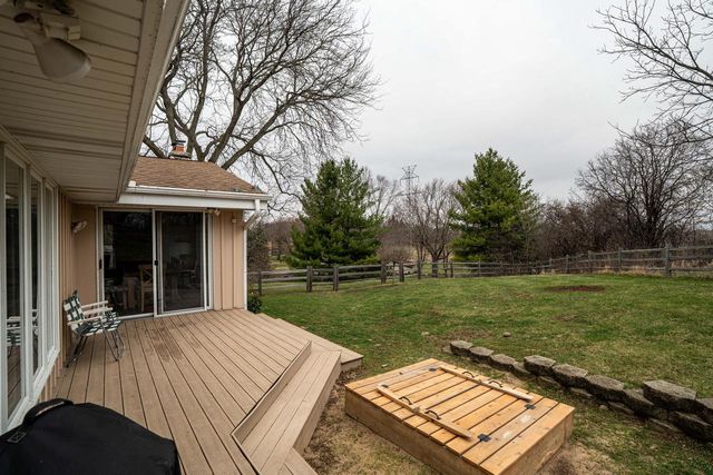 21710 W Ann Louise COURT, New Berlin, WI 53146