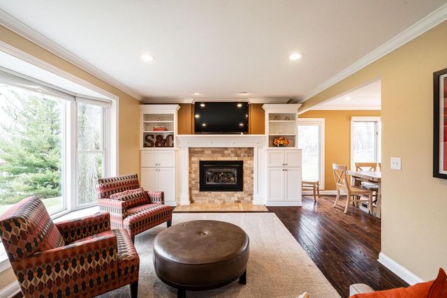 21710 W Ann Louise COURT, New Berlin, WI 53146