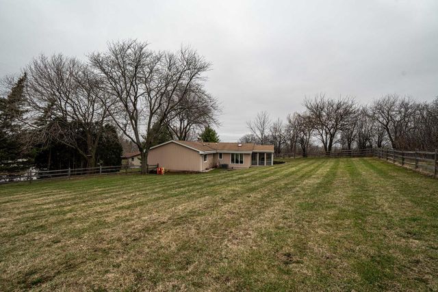 21710 W Ann Louise COURT, New Berlin, WI 53146
