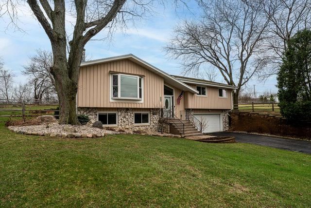 21710 W Ann Louise COURT, New Berlin, WI 53146