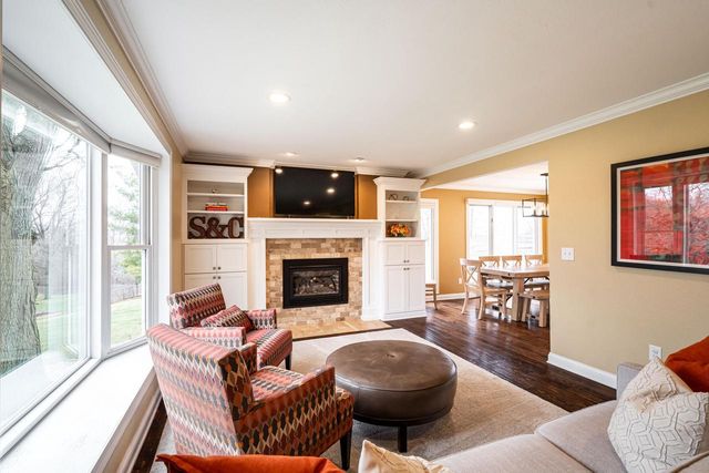 21710 W Ann Louise COURT, New Berlin, WI 53146