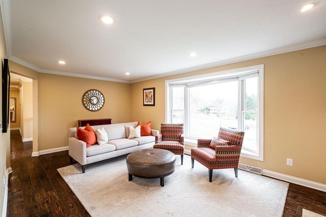 21710 W Ann Louise COURT, New Berlin, WI 53146