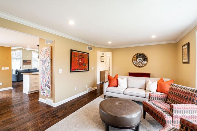 21710 W Ann Louise COURT, New Berlin, WI 53146