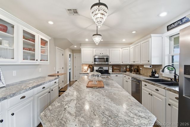 16145 EW 255th Road, Nowata, OK 74048