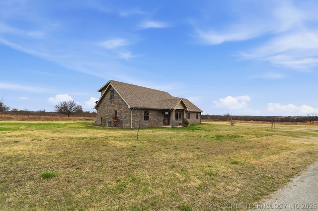 16145 EW 255th Road, Nowata, OK 74048