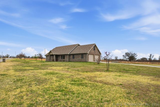 16145 EW 255th Road, Nowata, OK 74048