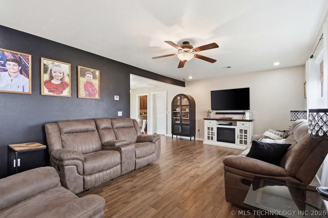 16145 EW 255th Road, Nowata, OK 74048