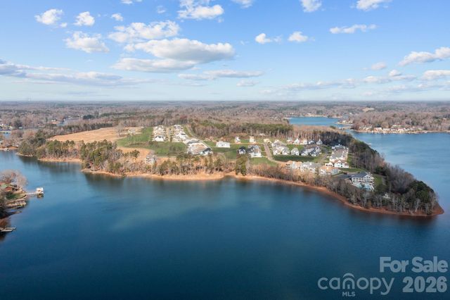 7392 Deer Hollow Road 27, Sherrills Ford, NC 28673