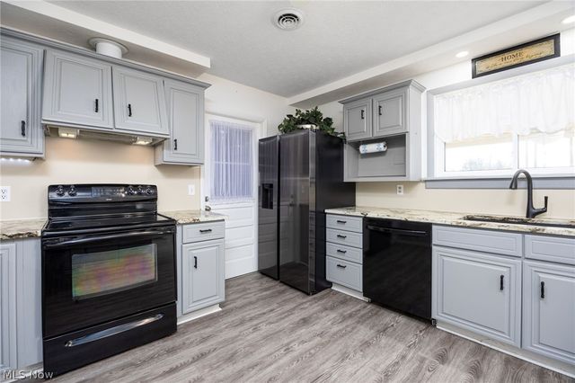 5220 Center Road, Brunswick Hills, OH 44212