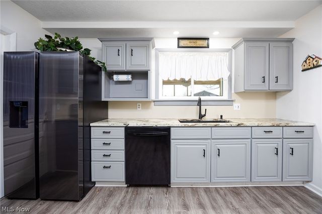 5220 Center Road, Brunswick Hills, OH 44212