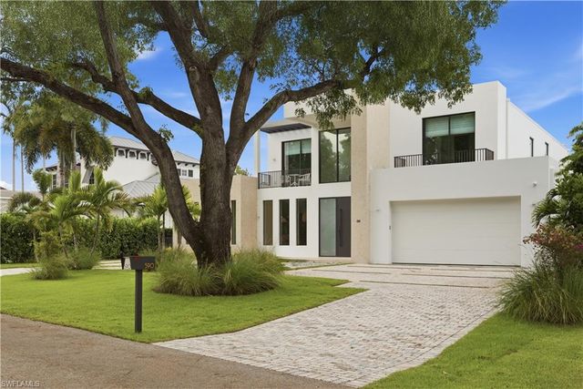 590 6th AVE N, Naples, FL 34102